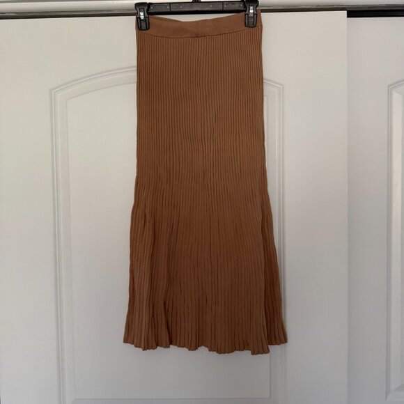 Aritzia Midi Skirt - Picture 3 of 5